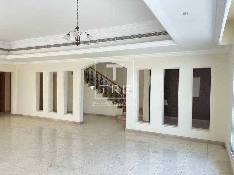 2 Ready to move /4BHK Villa/ prime location/ Jumeirah 1 / 165K YEARLY / 165