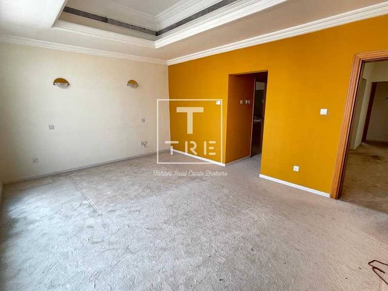 24 Ready to move /4BHK Villa/ prime location/ Jumeirah 1 / 165K YEARLY / 165