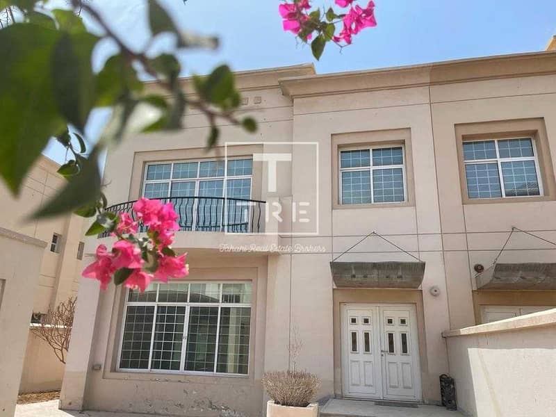 25 Ready to move /4BHK Villa/ prime location/ Jumeirah 1 / 165K YEARLY / 165