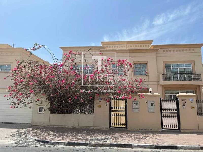 29 Ready to move /4BHK Villa/ prime location/ Jumeirah 1 / 165K YEARLY / 165
