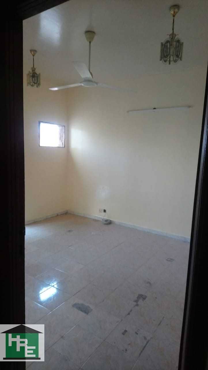 5 !!NO COMMISSION!! GOOD & SPECIOUS  OFFICE FOR RENT