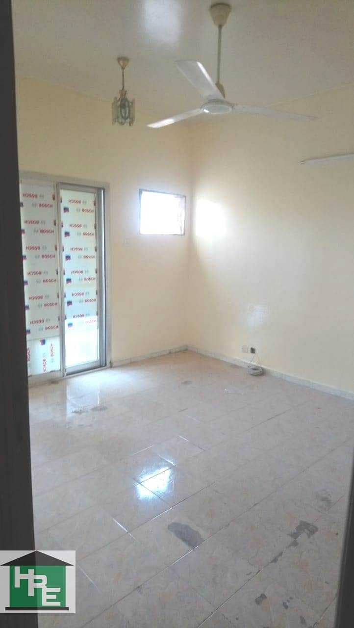 6 !!NO COMMISSION!! GOOD & SPECIOUS  OFFICE FOR RENT