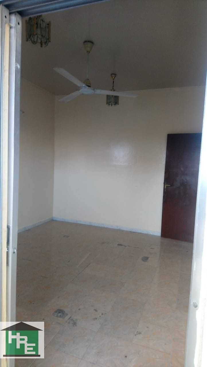 7 !!NO COMMISSION!! GOOD & SPECIOUS  OFFICE FOR RENT