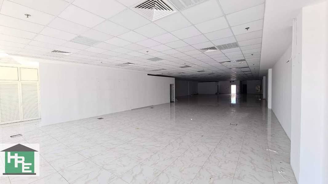 7 Fitted Showroom | Sheikh Zayed Road Facing