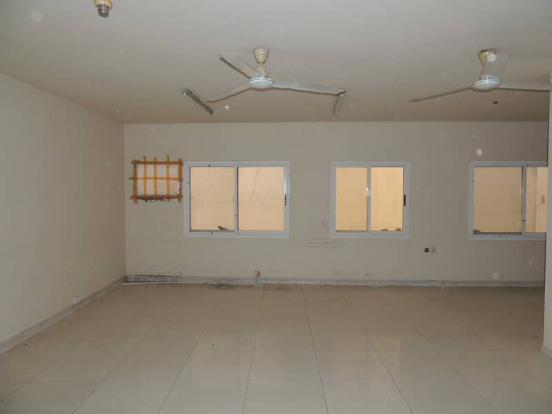 5 BIG OFFICE AVAILABLE FOR RENT IN BUR DUBAI