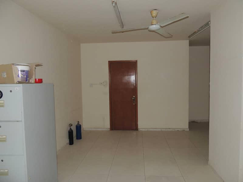 6 BIG OFFICE AVAILABLE FOR RENT IN BUR DUBAI