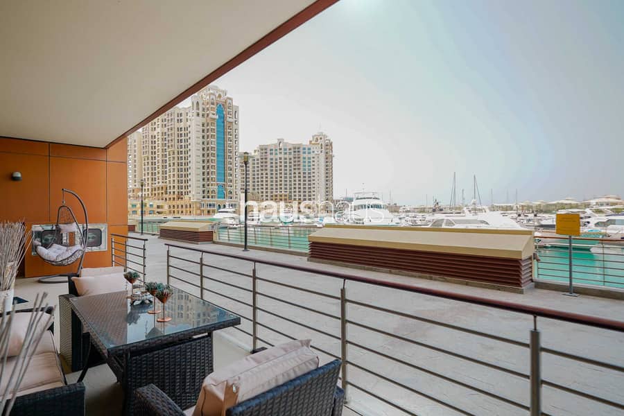 5 Perfectly located / Luxury Interior / Yacht View