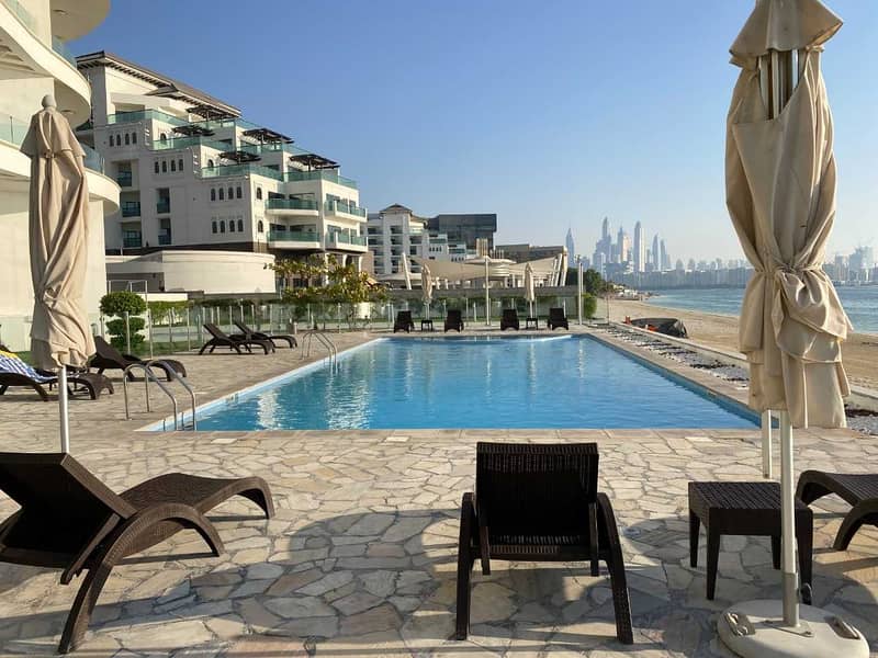 15 Luxurious 1BR with Stunning Sea Views on Palm Jumeirah