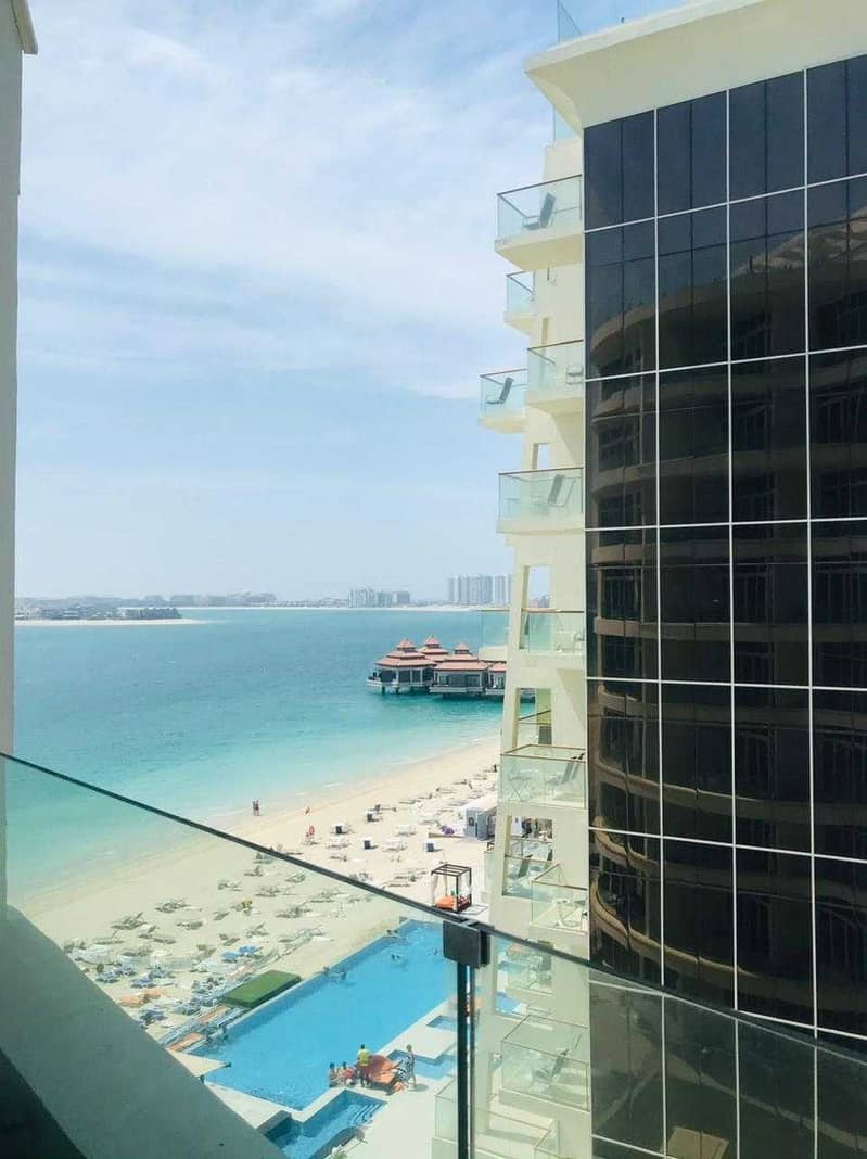 16 Luxurious 1BR with Stunning Sea Views on Palm Jumeirah