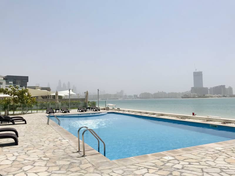 18 Luxurious 1BR with Stunning Sea Views on Palm Jumeirah
