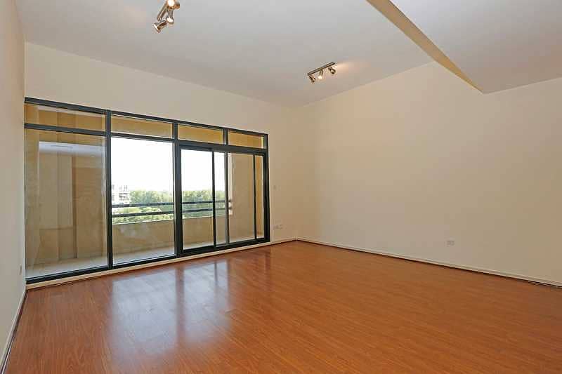 The Views  Spacious 3br with Pool View