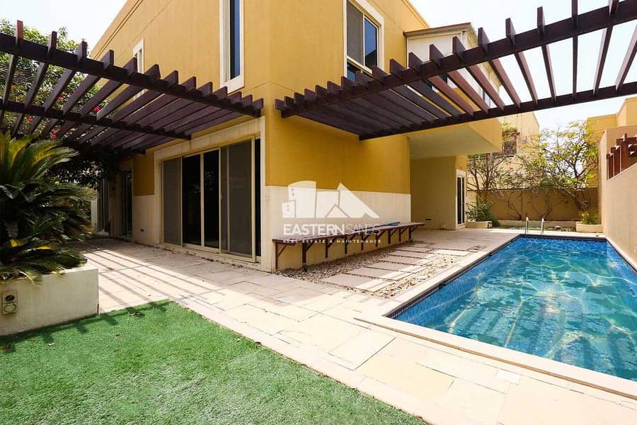 Amazing Corner villa with Private Garden and Pool