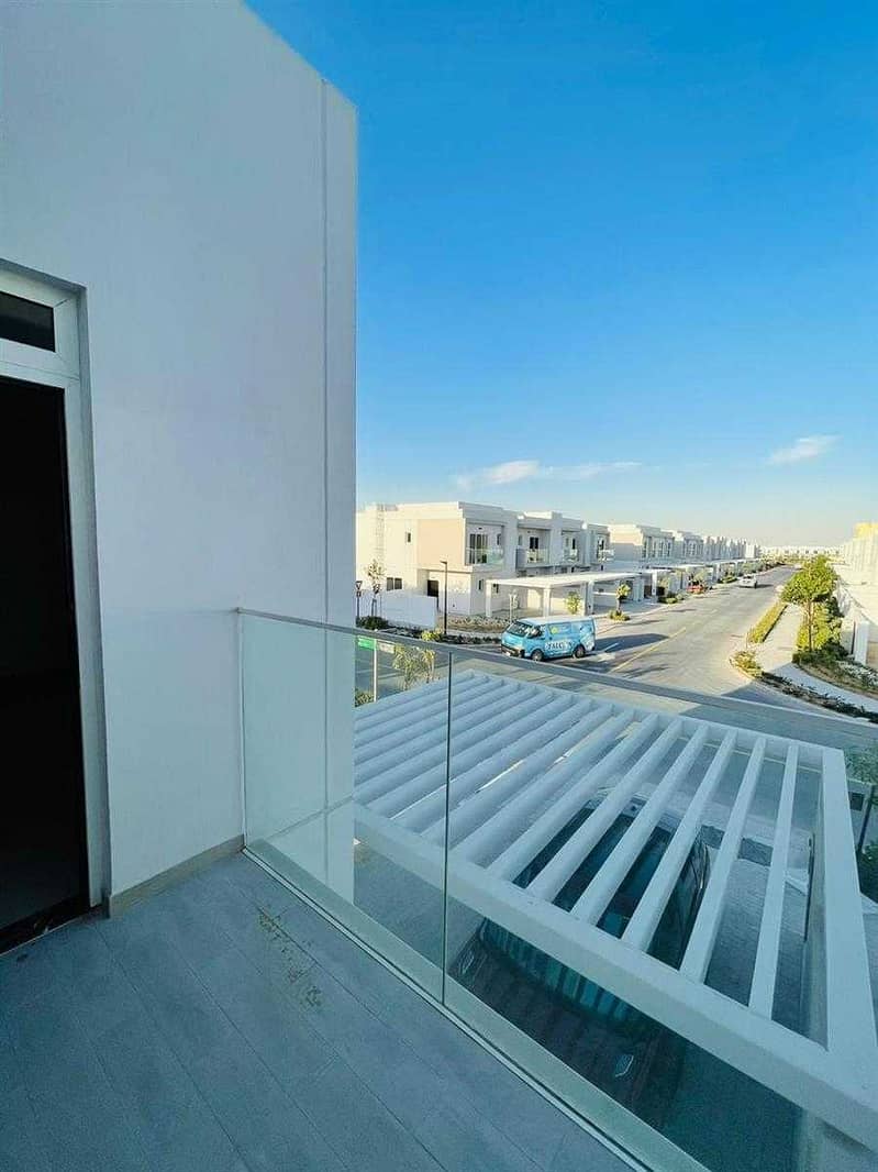 4 Beautiful Corner 4Bedroom villa for Rent in Arabella 120k