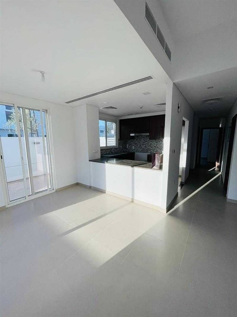 7 Beautiful Corner 4Bedroom villa for Rent in Arabella 120k