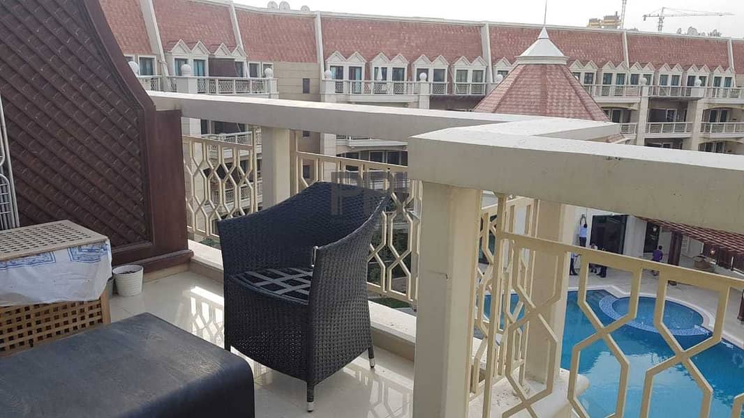 Top Floor| Swimming pool view| Renovated |Negotiable