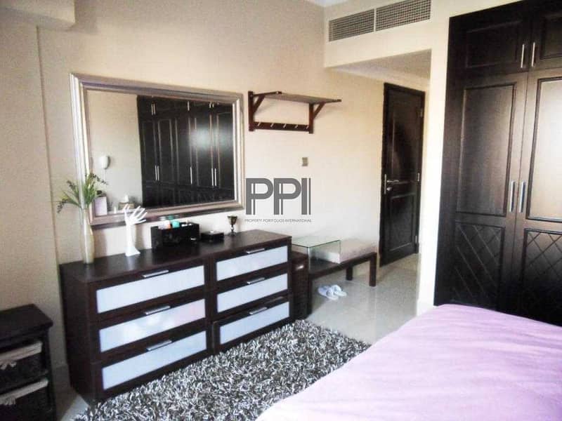 7 Top Floor| Swimming pool view| Renovated |Negotiable
