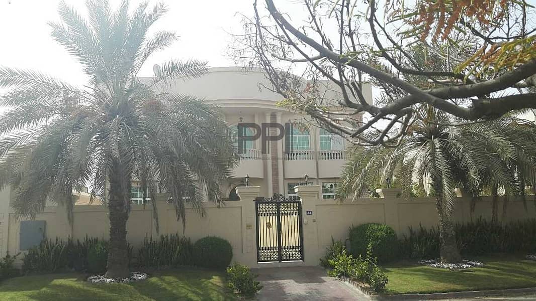 Well Maintained Beautiful Villa with Swimming Pool Well Maintained Beautiful Villa with Swimming Pool