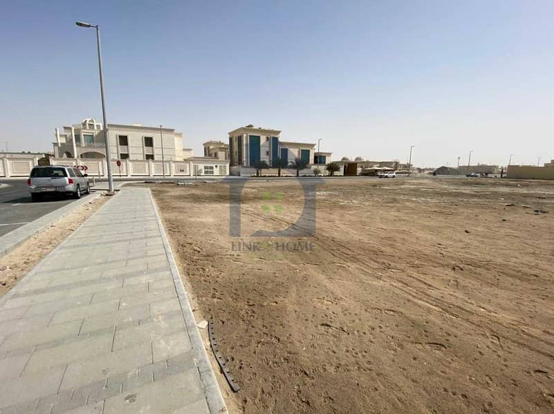 6 For Sale Residential land in Al Shawamekh city