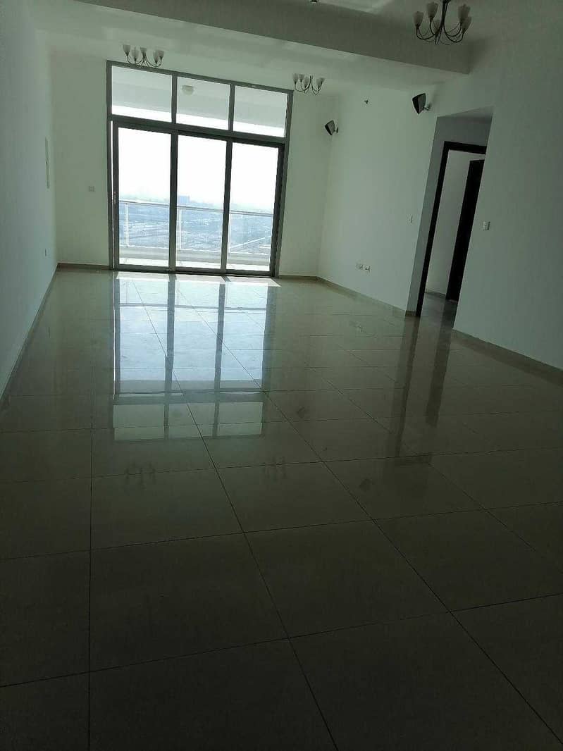 Dubai marina , Very large 2 b/r with chiller free , 4 cheques , balcony