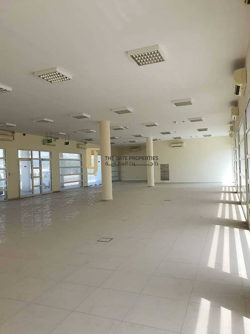 Spacious SHOWROOM In Mussafah For Rent
