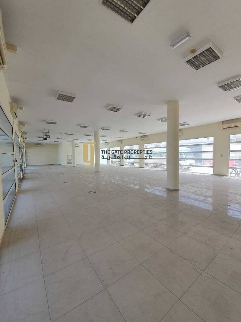 4 Spacious SHOWROOM In Mussafah For Rent