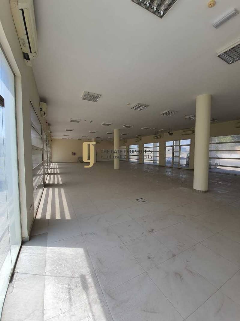 5 Spacious SHOWROOM In Mussafah For Rent