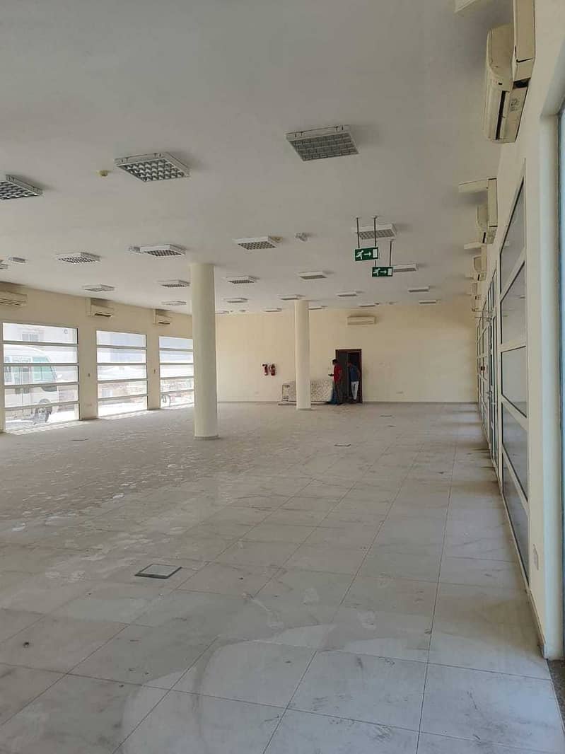 6 Spacious SHOWROOM In Mussafah For Rent