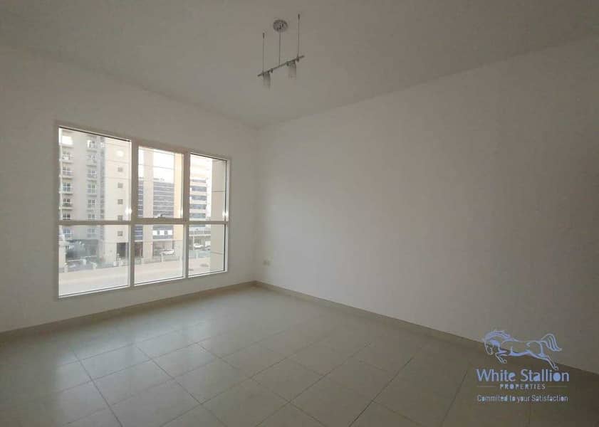 4 57K + CLOSED KITCHEN + SEMI FURNISHED 2BHK IN A HIGH END BUILDING