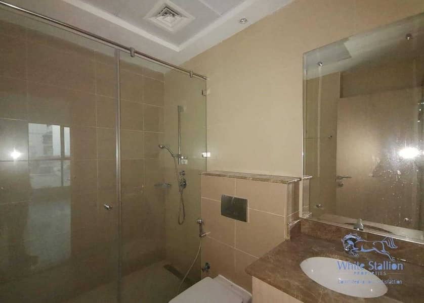 10 57K + CLOSED KITCHEN + SEMI FURNISHED 2BHK IN A HIGH END BUILDING