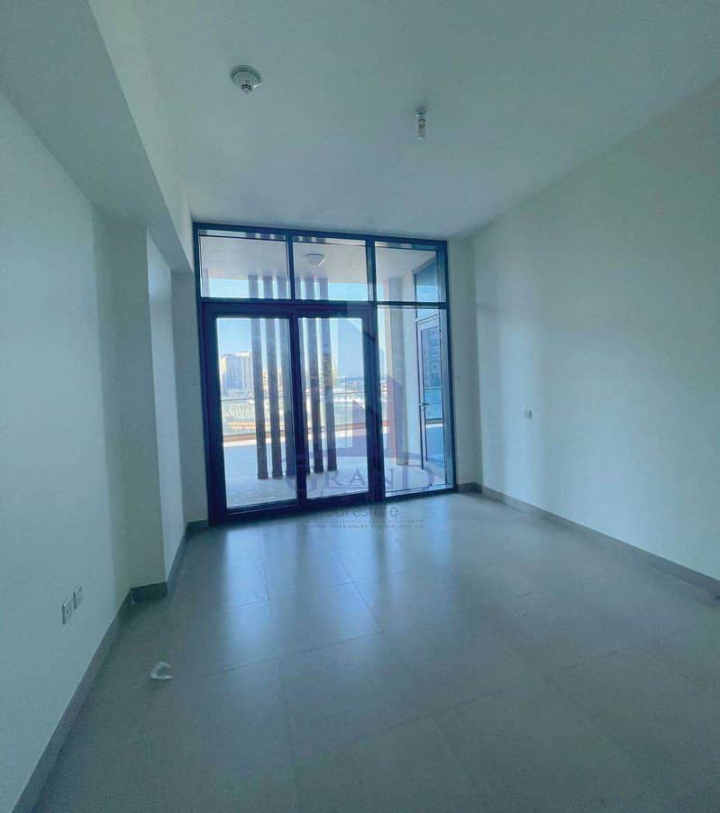 5 Spacious 3 bed Apt With Full Canal View For Rent