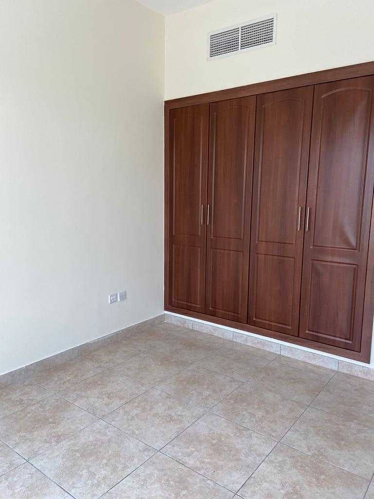 5 Large 2 bedrooms available for lease