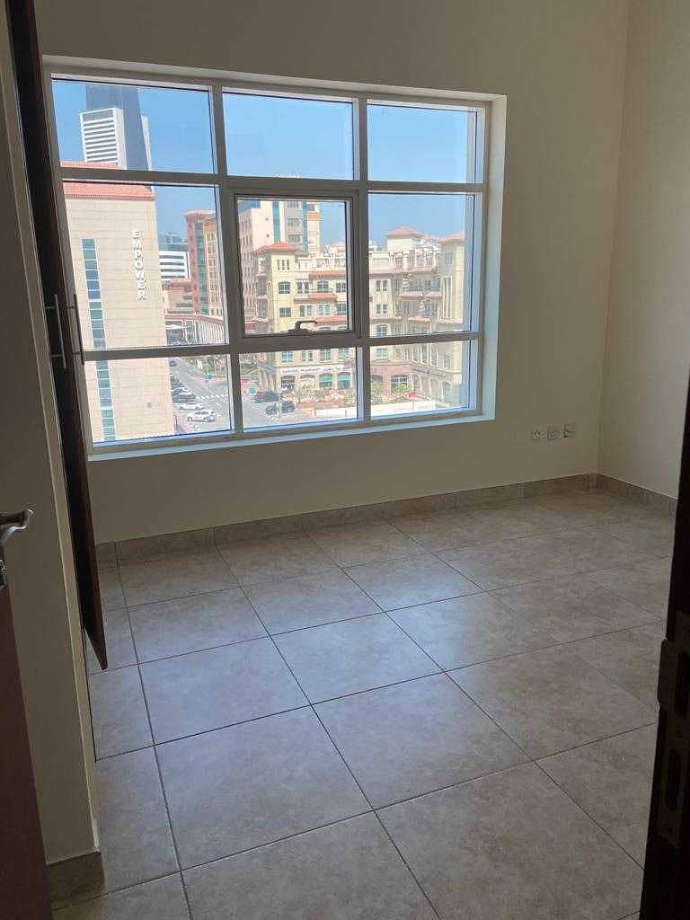 7 Large 2 bedrooms available for lease
