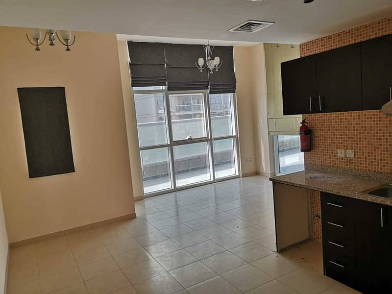 8 1 BEDROOM WITH BALCONY AVAILABLE AT SILICON GATES 4.