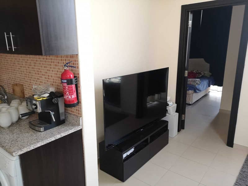 7 WELL MAINTAINED & FURNISHED 1 BEDROOM FLAT WITH BALCONY AVAILABLE IN SILICON GATES 4