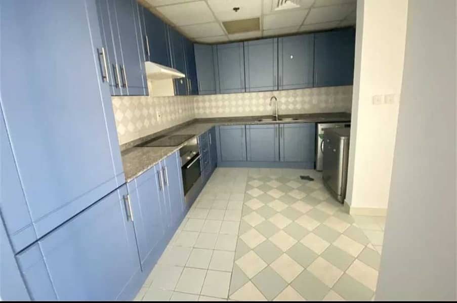 8 SPACIOUS - 1 BEDROOM APARTMENT FRONT OF THE METRO STATION