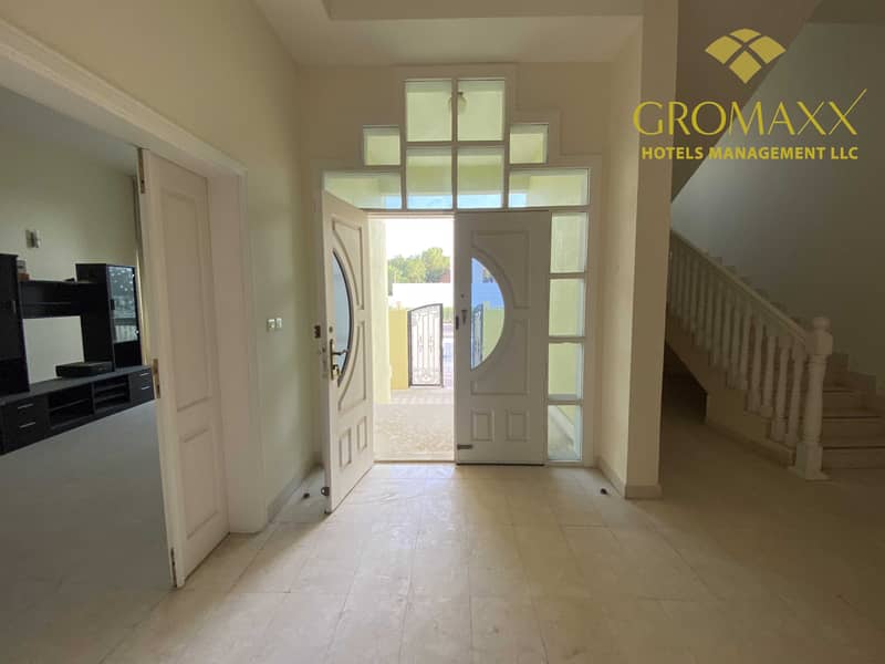 Five bedroom Villa with Made room Five bedroom Villa with Made room