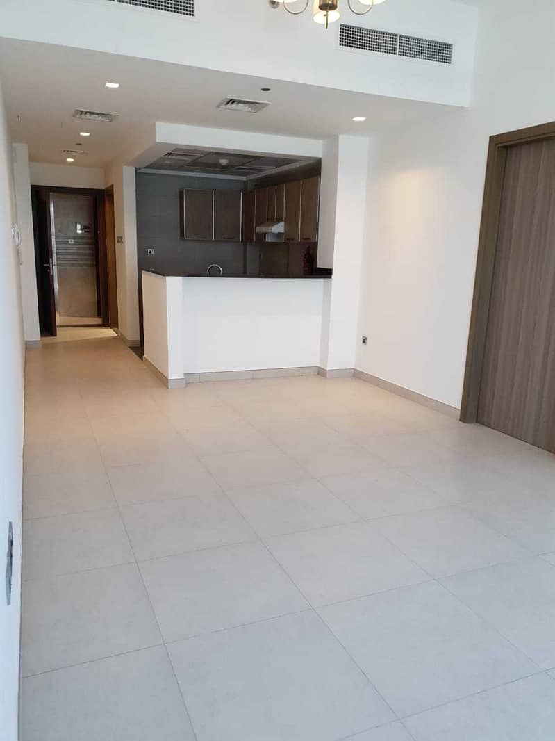 7 amazing luxury 2 bedroom apartment with 1 month free and free parking