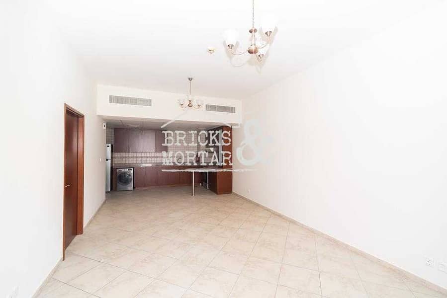3 LARGE WINDOWS | WELL MAINTAINED | REQUIREMENTS NEARBY
