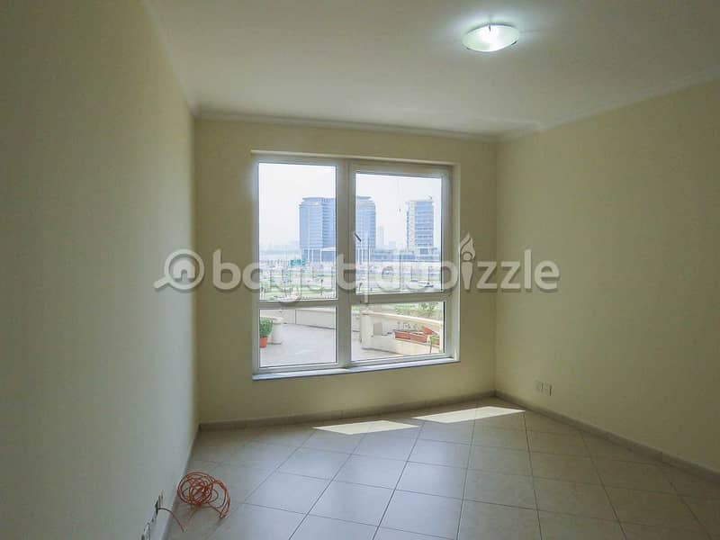 5 No Agency Commission! 2 Bedroom  Bright and Spacious