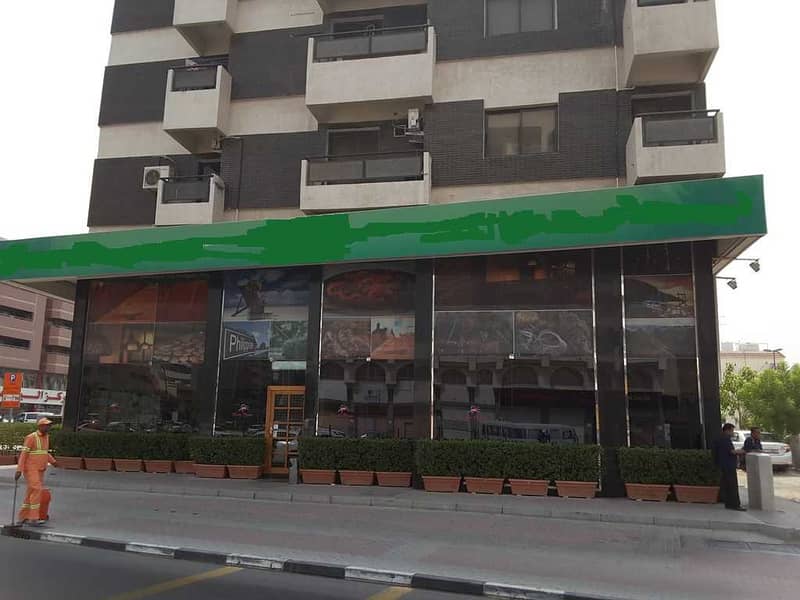 Showroom in highly visible and high traffic area in Deira Showroom in highly visible and high traffic area in Deira