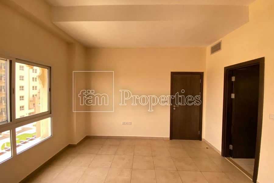 Immaculate 1bed Unit With Closed Kitchen & Balcony Immaculate 1bed Unit With Closed Kitchen & Balcony