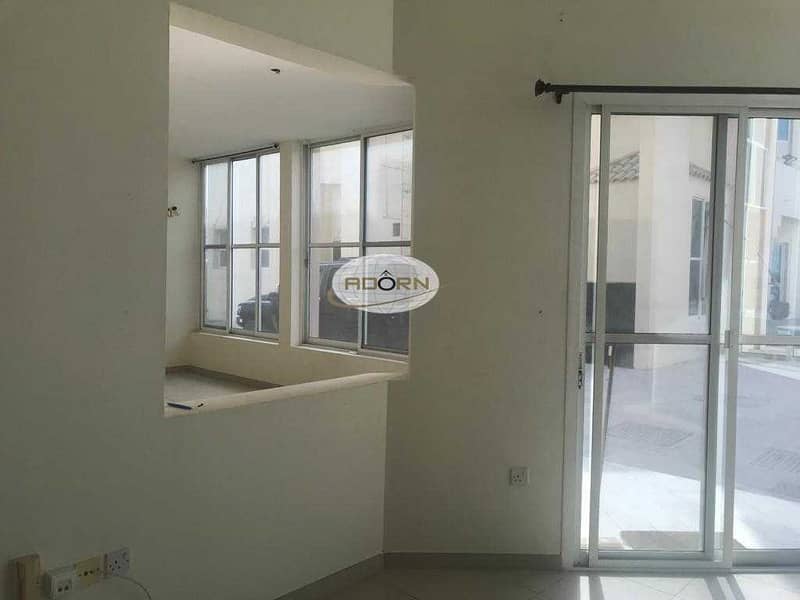 20 Excellent 3 bedroom plus study compound villa  with shared pool in Umm Suqeim 2
