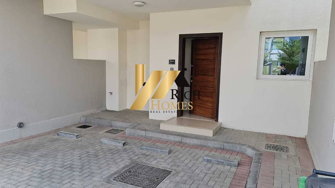 3 Bedrooms Townhome VARDON Akoya Oxygen