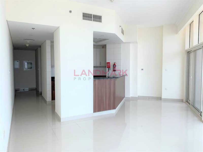8 Modern 1BR | Luxury tower | High Floor | Closed Balcony | City View | Covered Parking