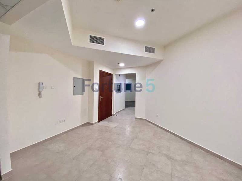 5 High Floor I Near to Metro I Lake View I Spacious