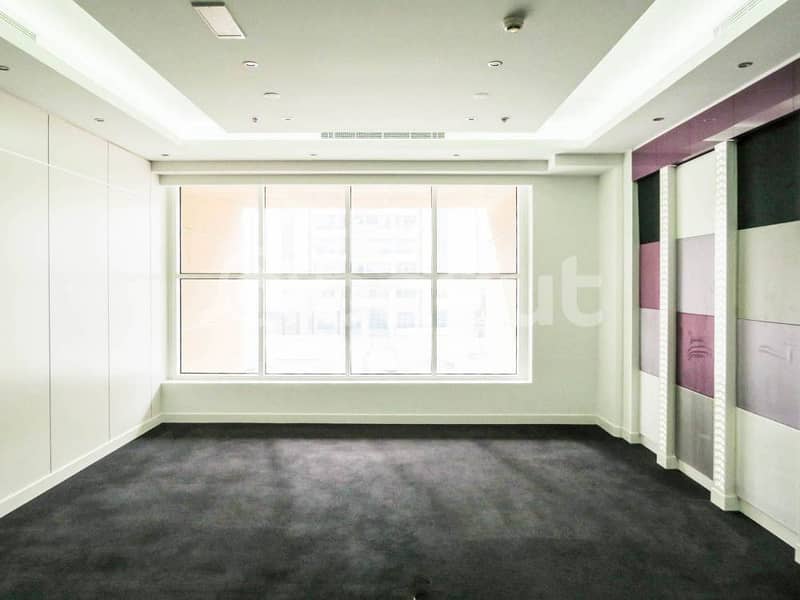 Offices with complete facilities and amenities located in Khalidiya