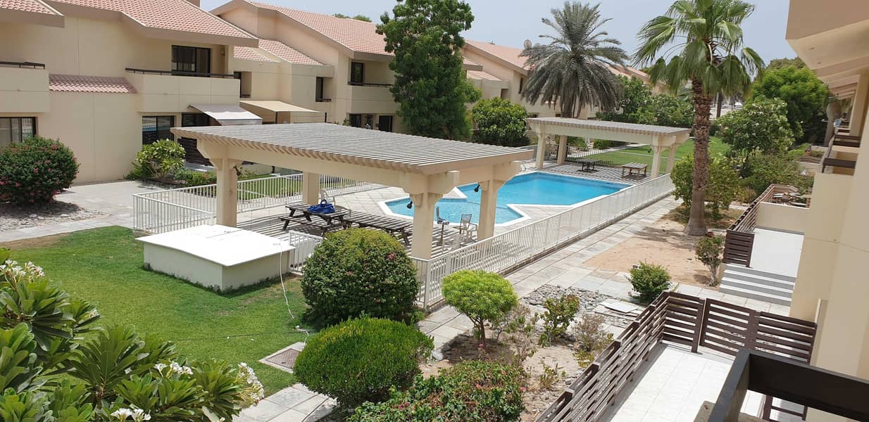 MODERN NEWER VILLA WITH PRIVATE GARDEN AND SHARED POOL IN JUMEIRAH 3