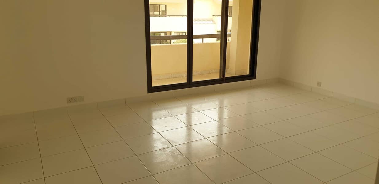 6 MODERN NEWER VILLA WITH PRIVATE GARDEN AND SHARED POOL IN AL SAFA 2