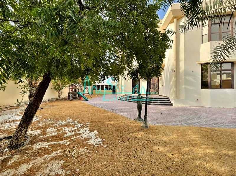 4 Beautiful 5 Bed+M With A Large Garden In Umm Suqeim