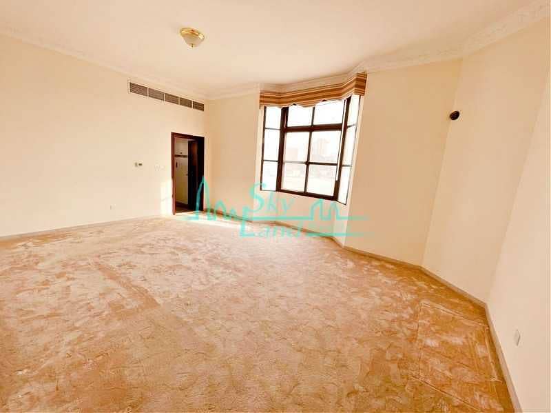 20 Beautiful 5 Bed+M With A Large Garden In Umm Suqeim